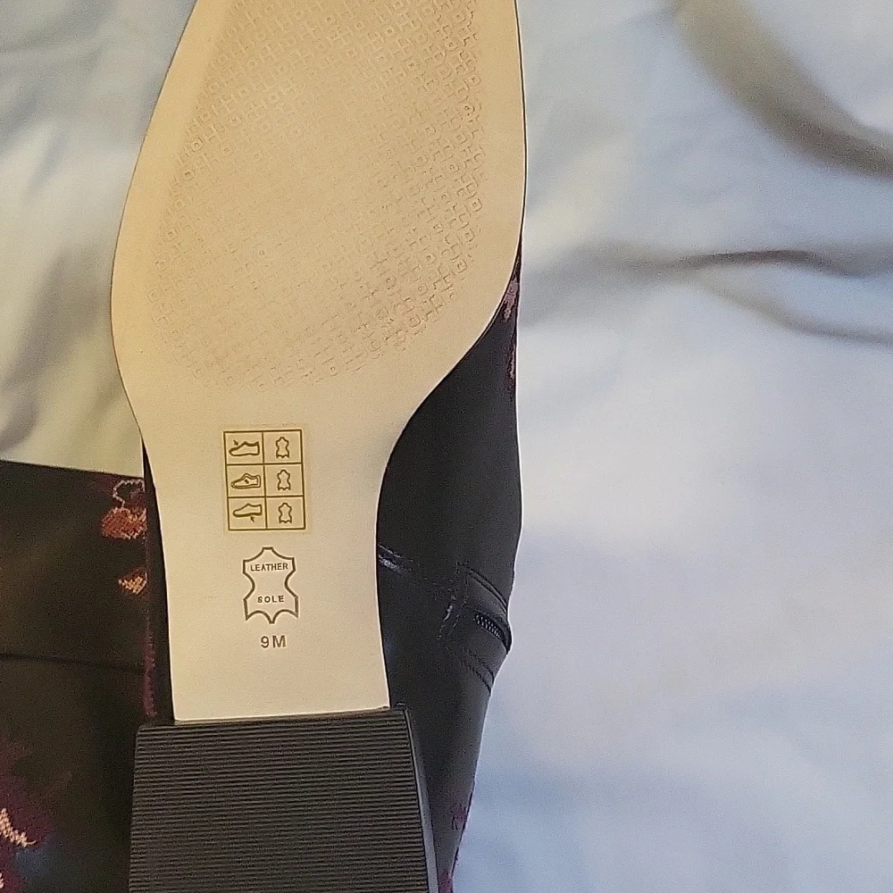 Tory Burch embroidered boots - Picture 3 of 5